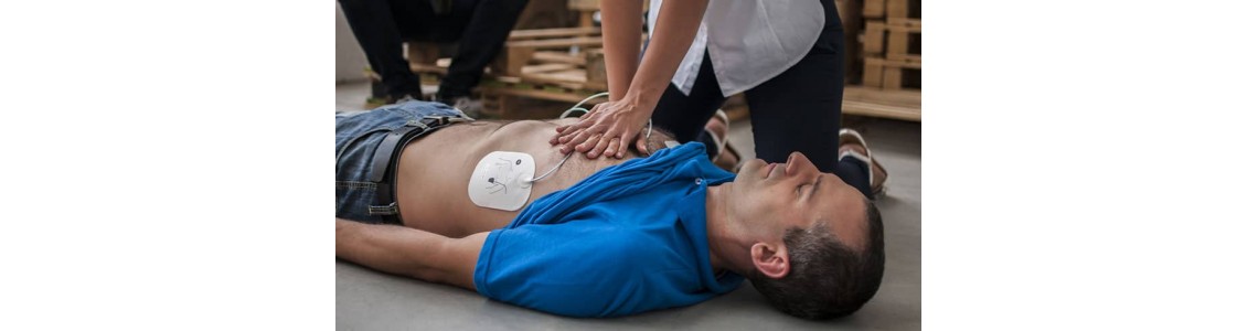 Πώς να χρησιμοποιήσετε έναν AED: Οδηγός βήμα προς βήμα για αρχάριους