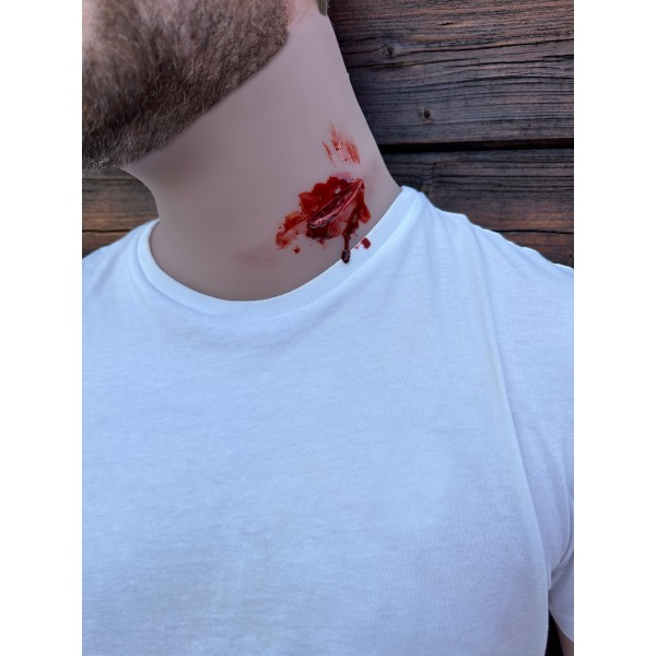 Wound Moulage "Stab Wound Neck" – Προσομοίωση Τραύματος από Μαχαίρι στον Λαιμό